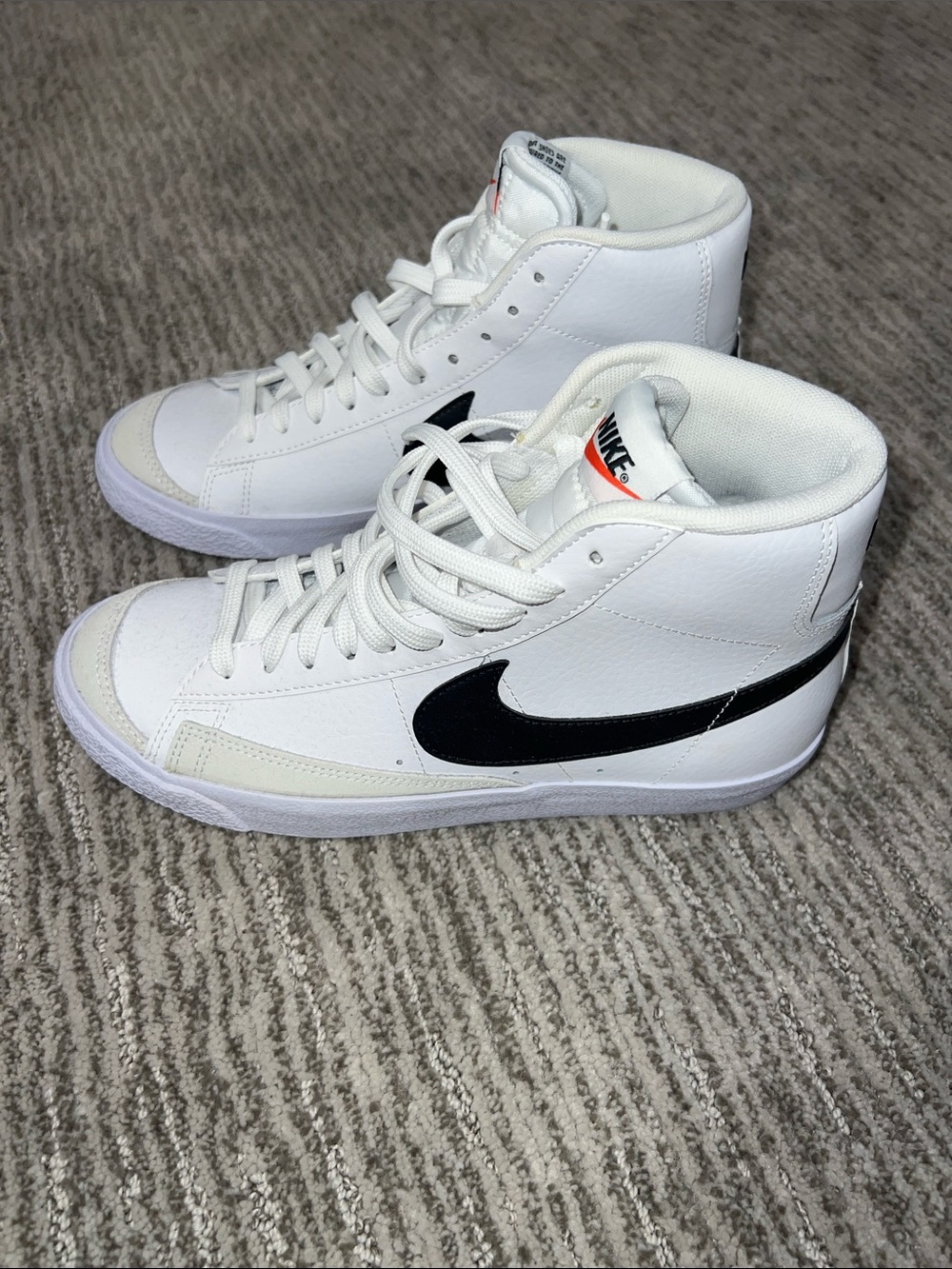 Boys Nike Blazer Mid '77 White w/black, NEW, Sz 7 (women’s 8.5)